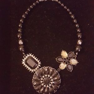 Black elegant necklace with detachable pin